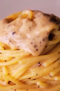 Cacio e Pepe Pasta Pie: Transforming Italy’s Beloved Classic into a Showstopping Centerpiece